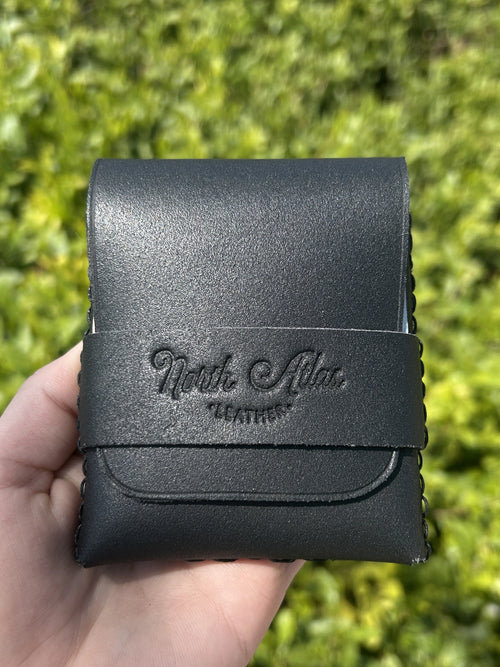 Portefeuille Le Carré V.2 en cuir bovin au design minimaliste et épuré.